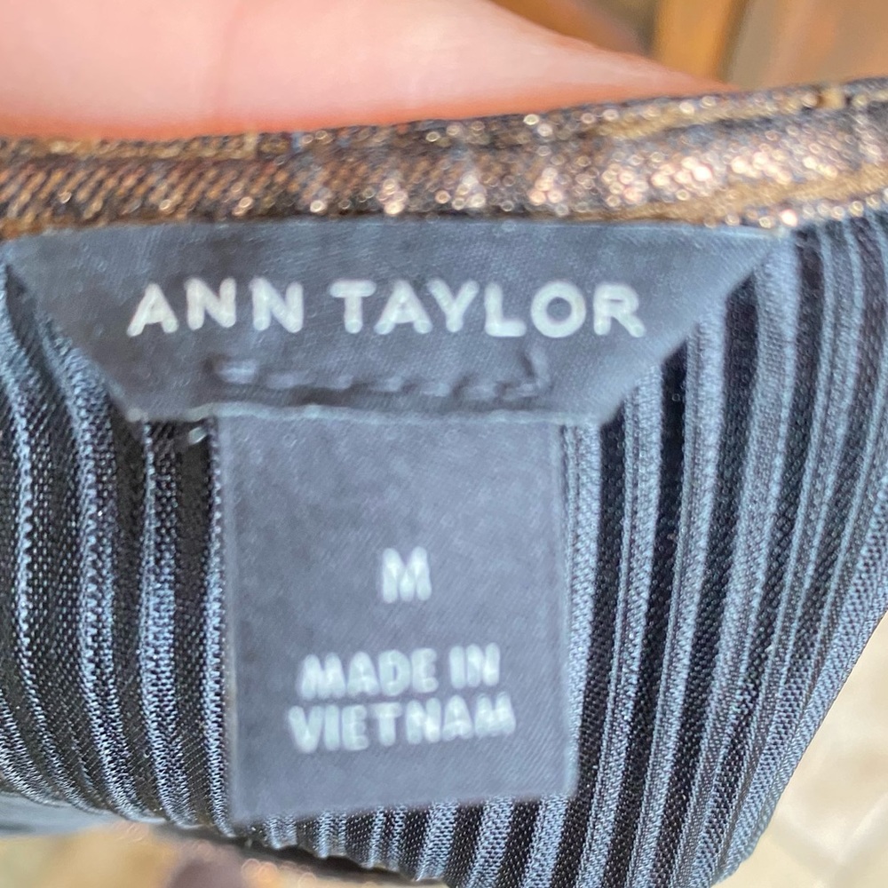 Ann Taylor size Med gold/black shimmer and pleated blouse, crew neck. - Picture 4 of 5